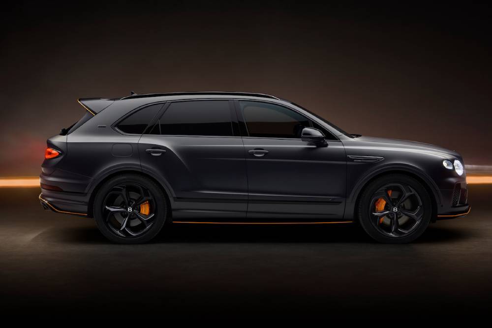 https://autogreeknews.gr/wp-content/uploads/2024/04/bentley-bentayga-shows-its-dark-side-stretching-bl-1.jpg