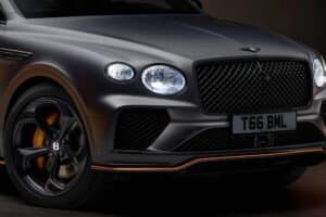 bentley-bentayga-shows-its-dark-side-stretching-bl (14)