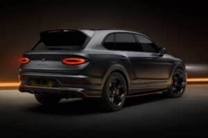 bentley-bentayga-shows-its-dark-side-stretching-bl (2)