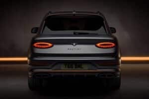 bentley-bentayga-shows-its-dark-side-stretching-bl (3)