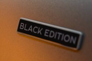 bentley-bentayga-shows-its-dark-side-stretching-bl (5)