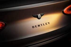 bentley-bentayga-shows-its-dark-side-stretching-bl (7)