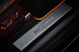 bentley-bentayga-shows-its-dark-side-stretching-bl (8)