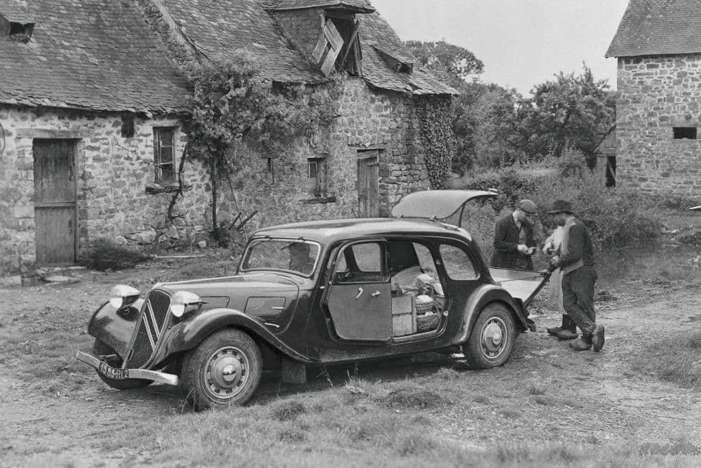 https://autogreeknews.gr/wp-content/uploads/2024/04/citroen_traction_avant_11cv_commerciale_8.jpg