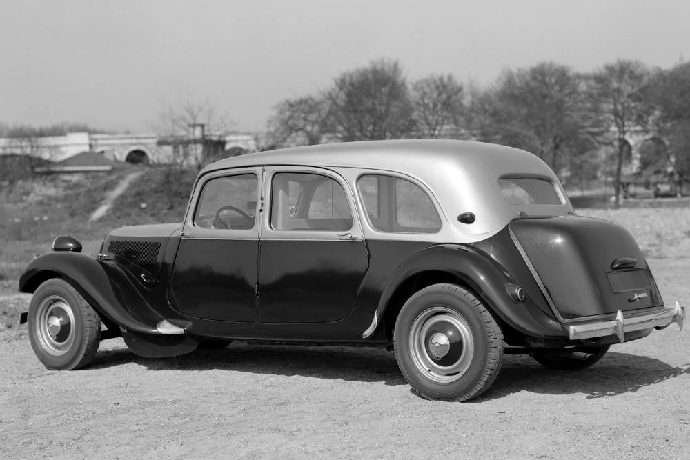 https://autogreeknews.gr/wp-content/uploads/2024/04/citroen_traction_avant_11cv_familiale_taxi.jpg