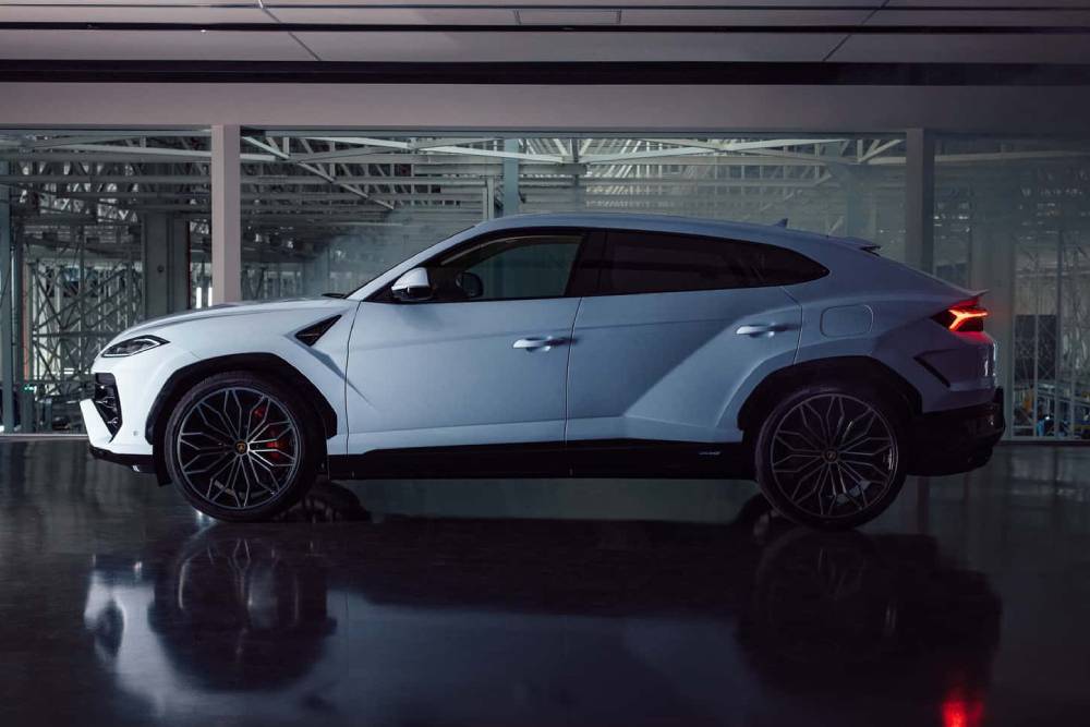 https://autogreeknews.gr/wp-content/uploads/2024/04/lamborghini-urus-se-13.jpg