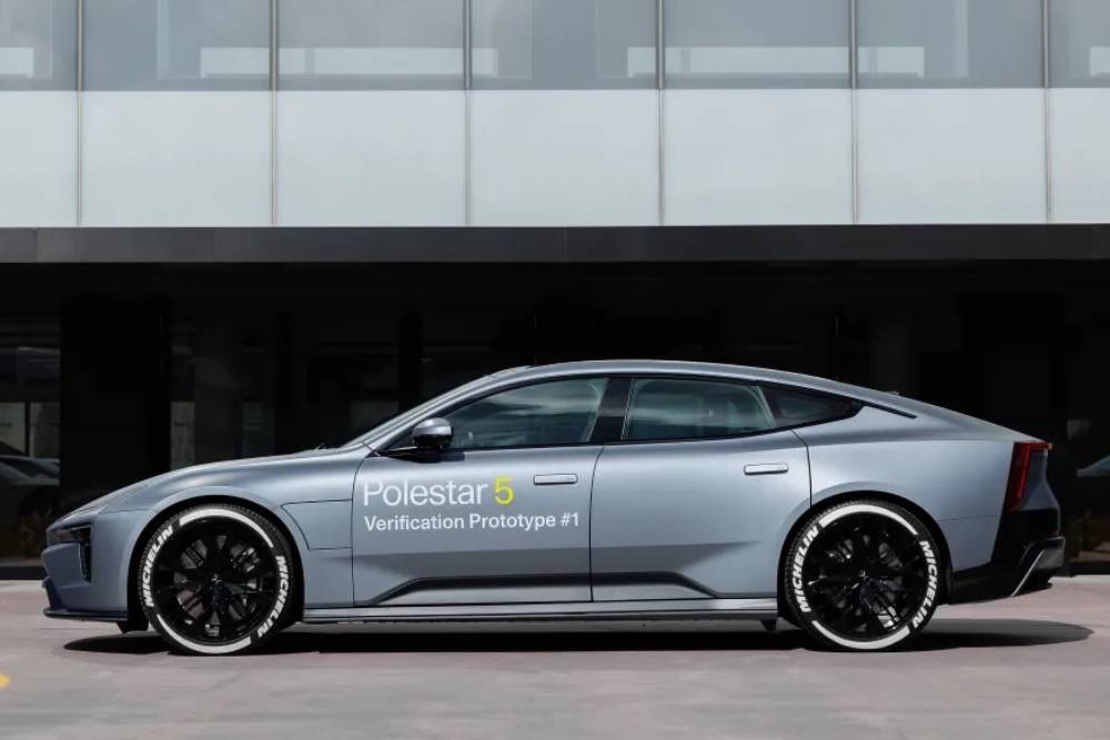 https://autogreeknews.gr/wp-content/uploads/2024/04/polestar-5-charging.jpg