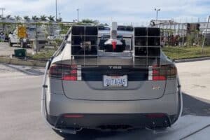 this-tesla-spits-fire-leaves-burning-traces-on-the (2)