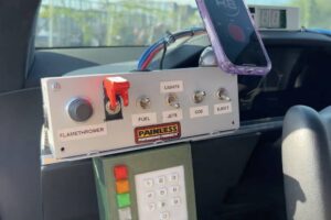 this-tesla-spits-fire-leaves-burning-traces-on-the (3)