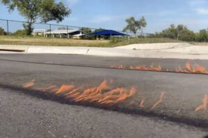 this-tesla-spits-fire-leaves-burning-traces-on-the (5)