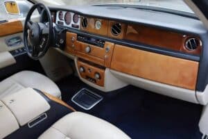 2004-Rolls-Royce-Phantom-69G-INT-13-2048×1366