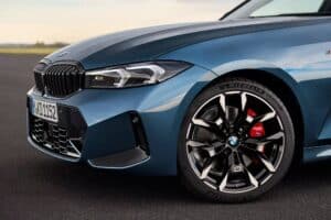 2025-BMW-3-Series-528-17