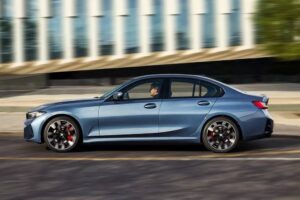 2025-BMW-3-Series-528-4