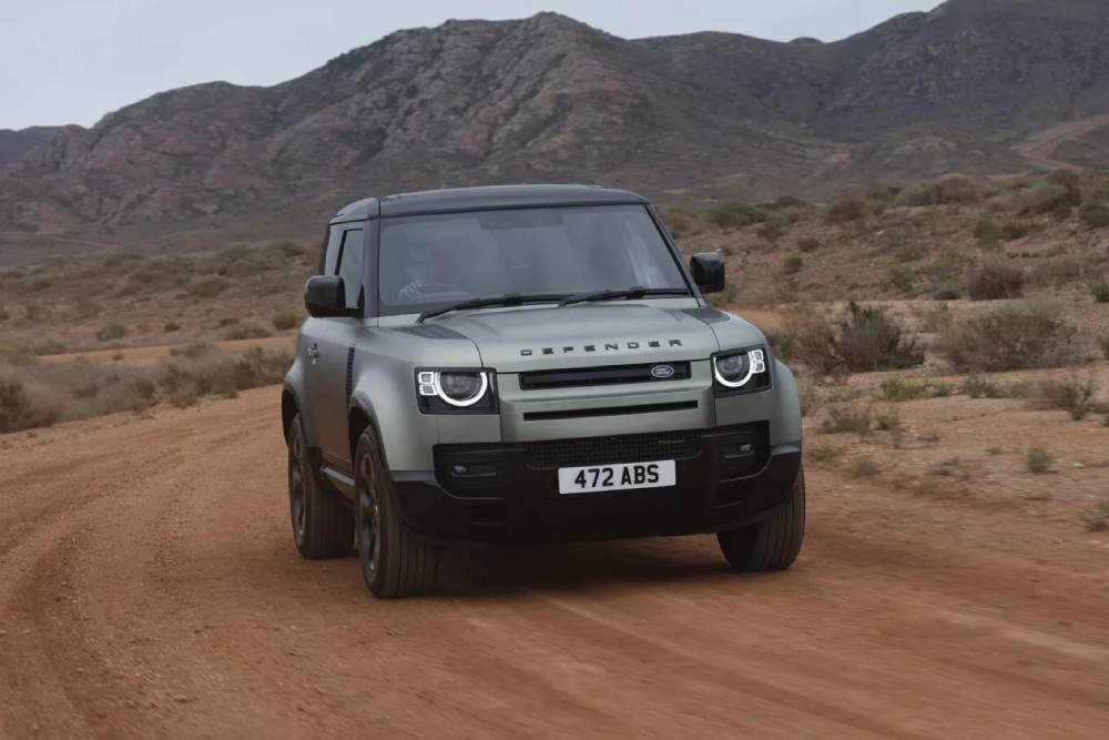 https://autogreeknews.gr/wp-content/uploads/2024/05/2025-Land-Rover-Defender-90-1-2048x1239-1.jpg