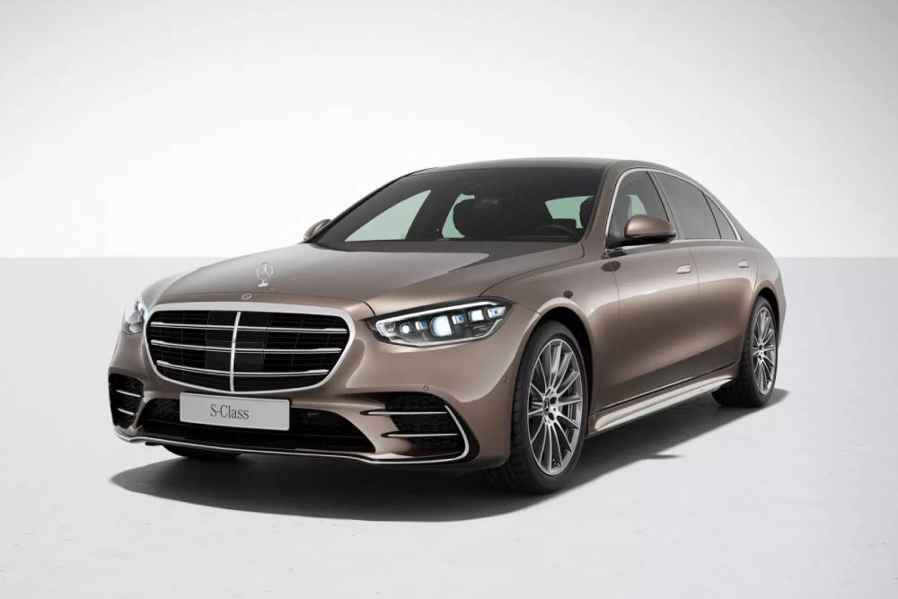 https://autogreeknews.gr/wp-content/uploads/2024/05/2025-Mercedes-S-class-facelift-00049-1-2048x1536-1.jpg