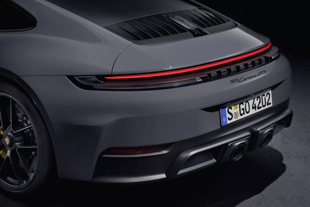 https://autogreeknews.gr/wp-content/uploads/2024/05/2025-Porsche-911-CS2-Copy-2-2048x1536-1.jpg