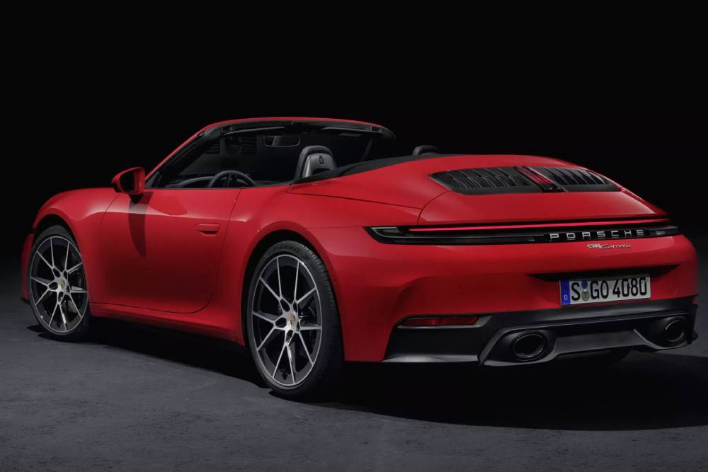 https://autogreeknews.gr/wp-content/uploads/2024/05/2025-Porsche-911-CS7-Copy-2-2048x1322-1.jpg