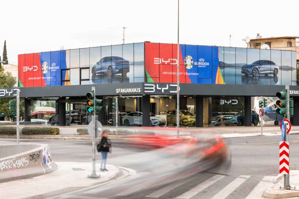 https://autogreeknews.gr/wp-content/uploads/2024/05/BYD_Dealership_Μαρούσι-1.jpg