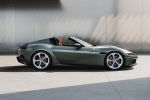 Ferrari-12Cilindri-(12)