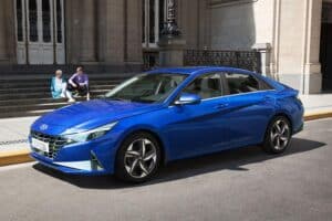 Hyundai-Elantra-2023-(1)