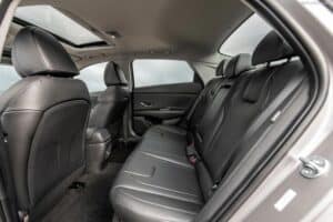 Hyundai-Elantra-piso-kathisma