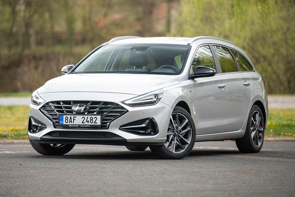 https://autogreeknews.gr/wp-content/uploads/2024/05/Hyundai-i30-Tourer-2.jpg