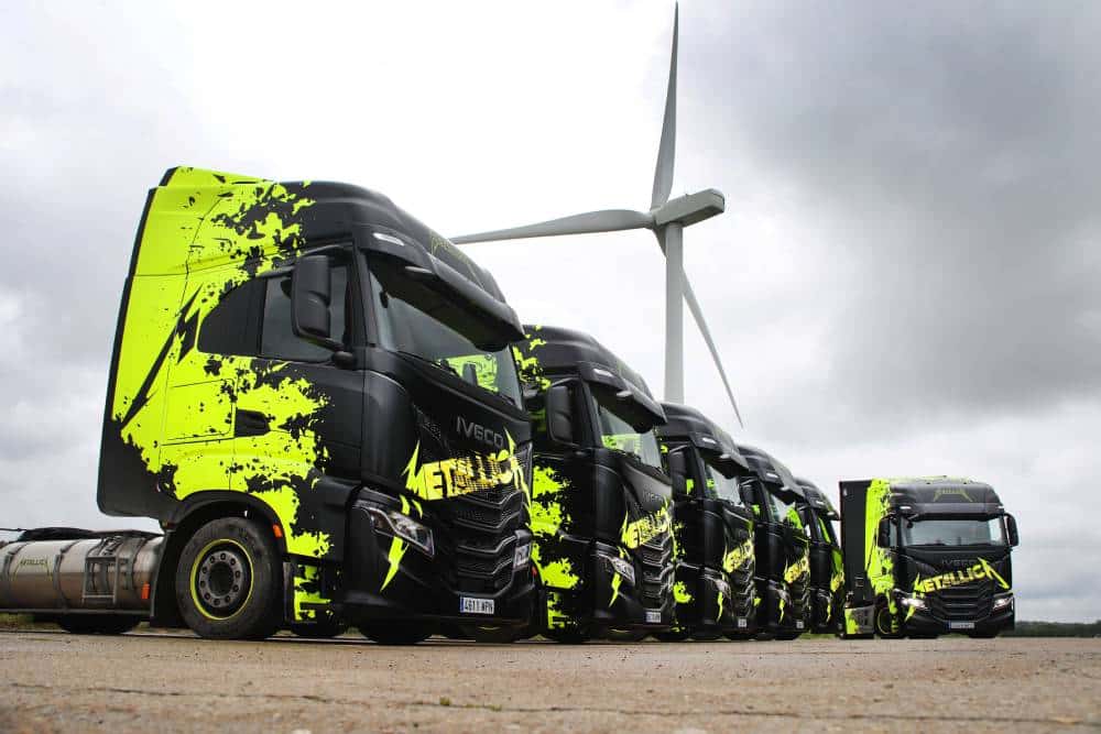 https://autogreeknews.gr/wp-content/uploads/2024/05/IVECO-S-Way-Metallica-livery__fleet2749-1.jpg