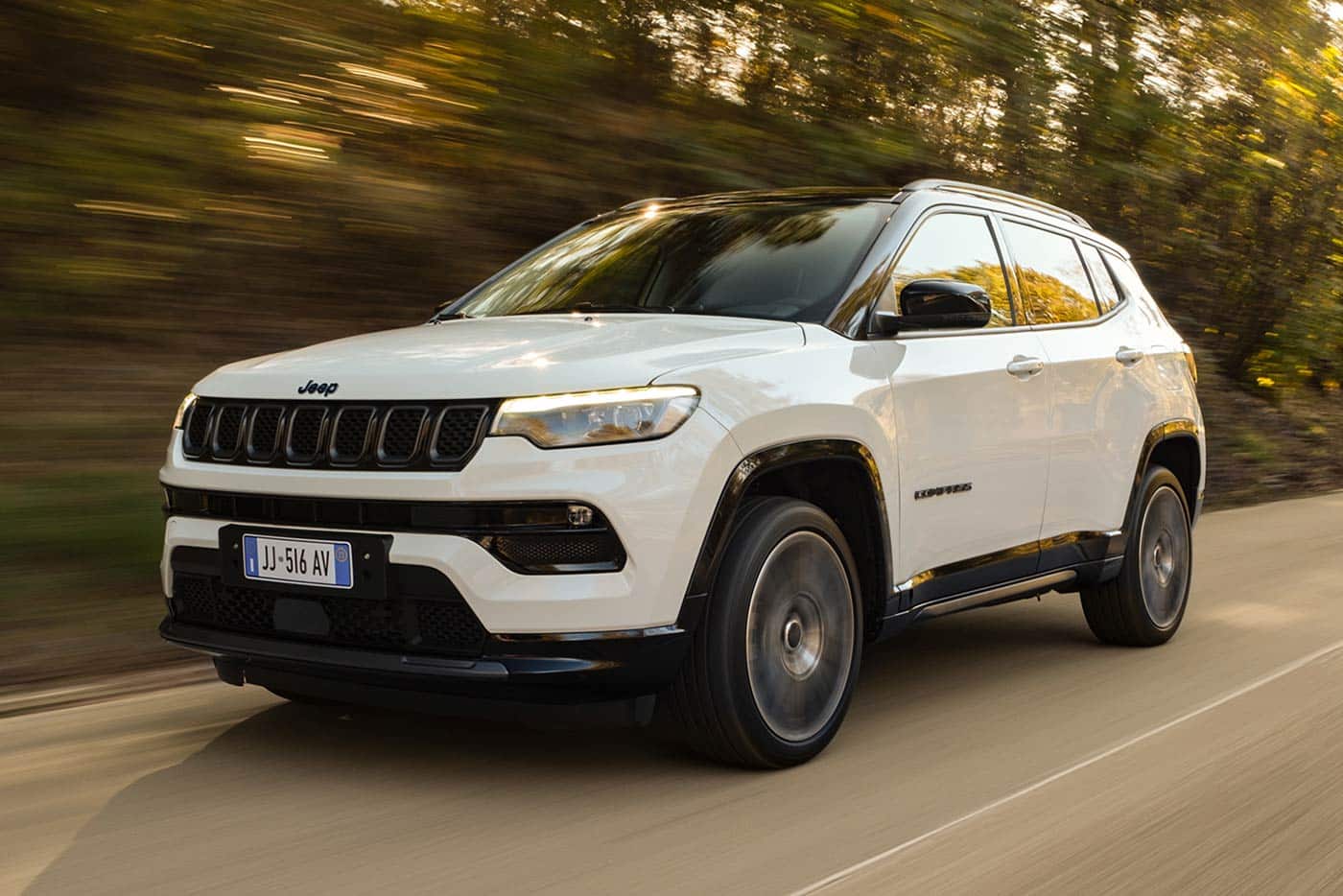 https://autogreeknews.gr/wp-content/uploads/2024/05/Jeep-Compass-MY24-1.jpg