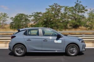 Opel-Corsa-1.2-Hybrid-(2)