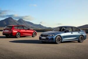 P90549614_lowRes_the-new-bmw-330i-sed (1)