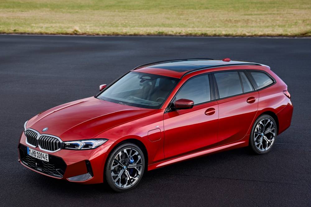 https://autogreeknews.gr/wp-content/uploads/2024/05/P90549660_lowRes_the-new-bmw-330e-tou-1.jpg