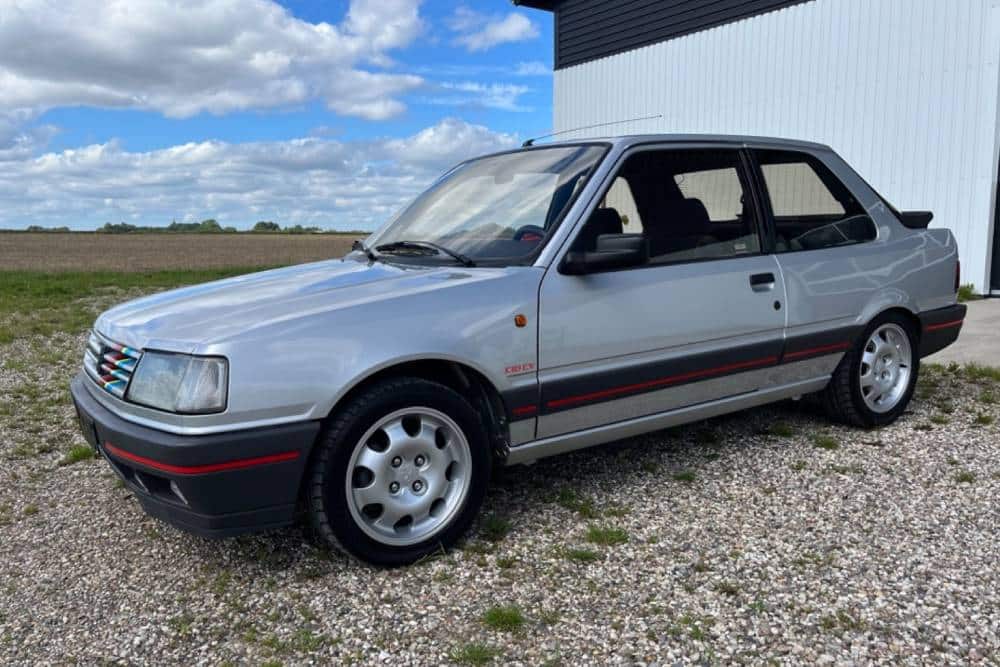 https://autogreeknews.gr/wp-content/uploads/2024/05/Peugeot_309_GTI_1987_krasny_2024_prodej_03.jpg