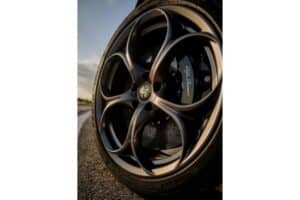 alfa-romeo-launches-giulia-and-stelvio-quadrifogli (4)