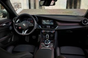 alfa-romeo-launches-giulia-and-stelvio-quadrifogli (5)