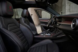 alfa-romeo-launches-giulia-and-stelvio-quadrifogli (6)