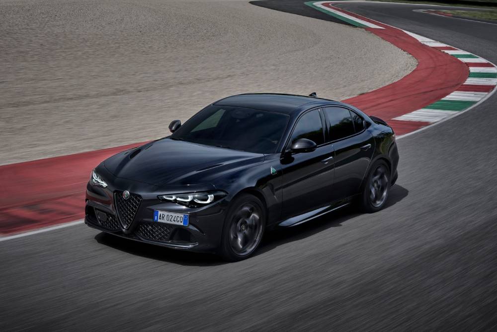 https://autogreeknews.gr/wp-content/uploads/2024/05/alfa-romeo-launches-giulia-and-stelvio-quadrifogli.jpg