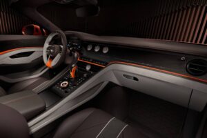 coachbuilt-by-mulliner-the-bentley-batur-convertib (10)