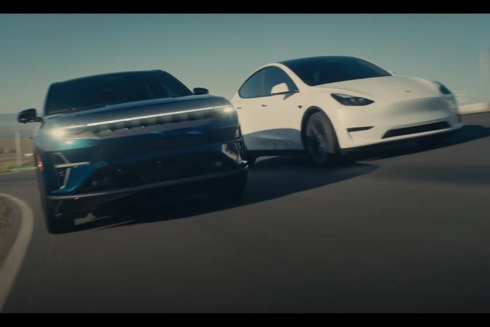 Το Jeep Wagoneer S προκαλεί το Tesla Model Y (+video)