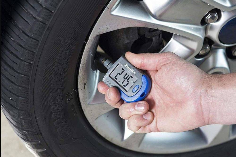 Τι πρέπει να έχουν όλα τα αυτοκίνητα – από 1 ευρώ