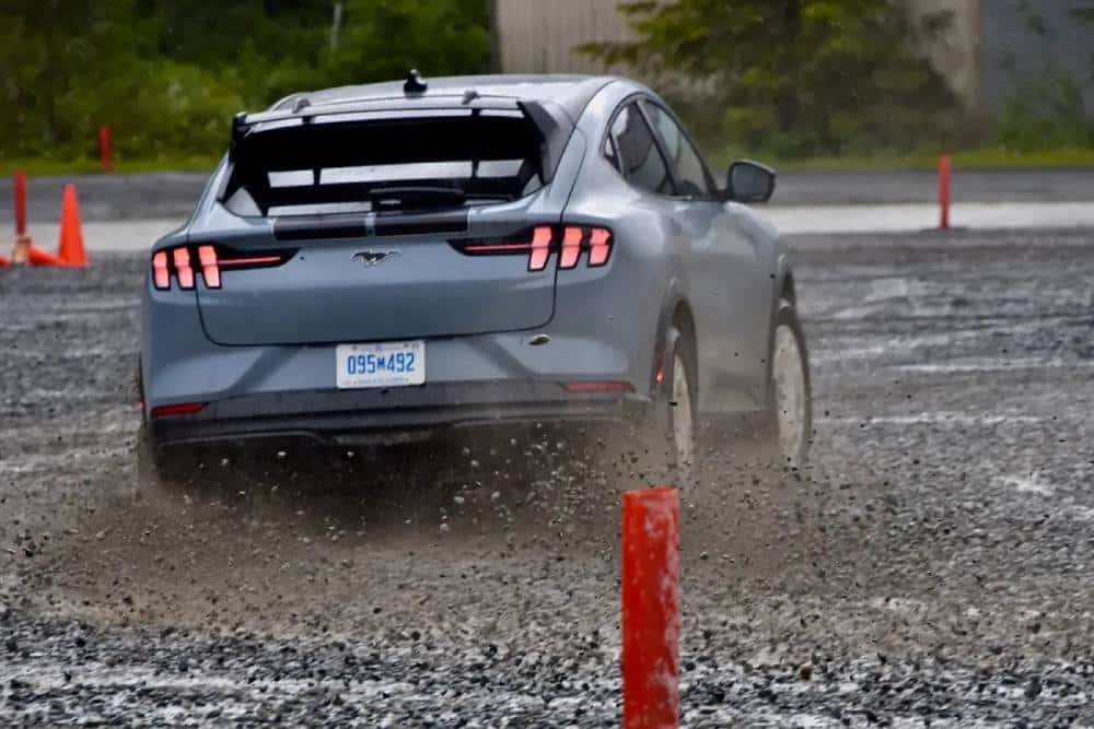 https://autogreeknews.gr/wp-content/uploads/2024/05/mustang-mach-e-rally-mud-drift-05.jpg