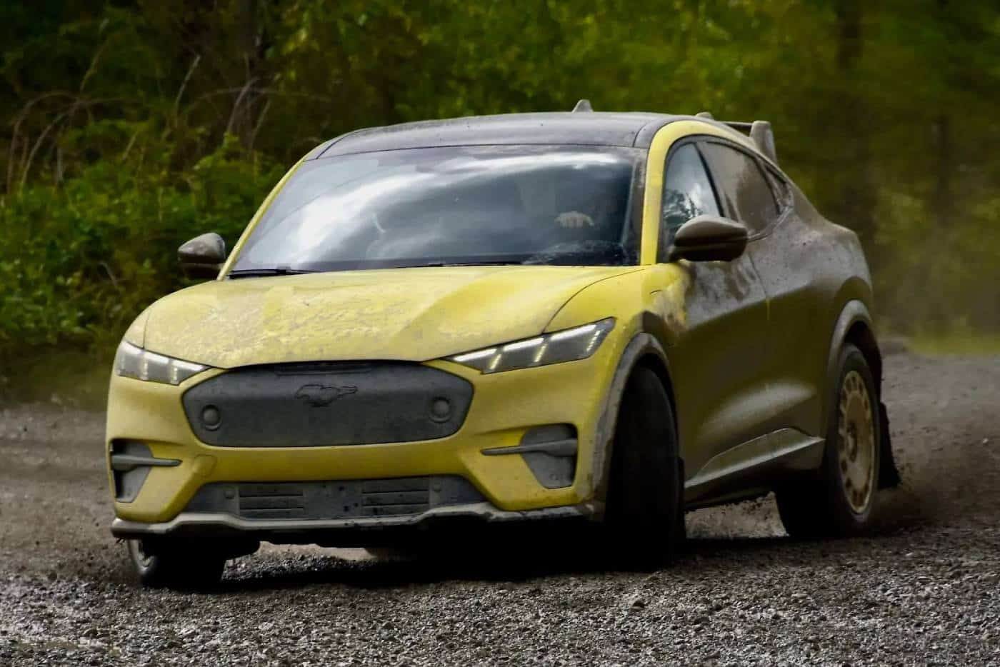 https://autogreeknews.gr/wp-content/uploads/2024/05/mustang-mach-e-rally-mud-drift.jpg