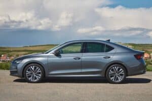 skoda-launches-refreshed-octavia-says-best-seller- (6)