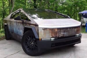 tesla-cybertruck-gets-rusty-wrap-looks-like-a-barn (1)