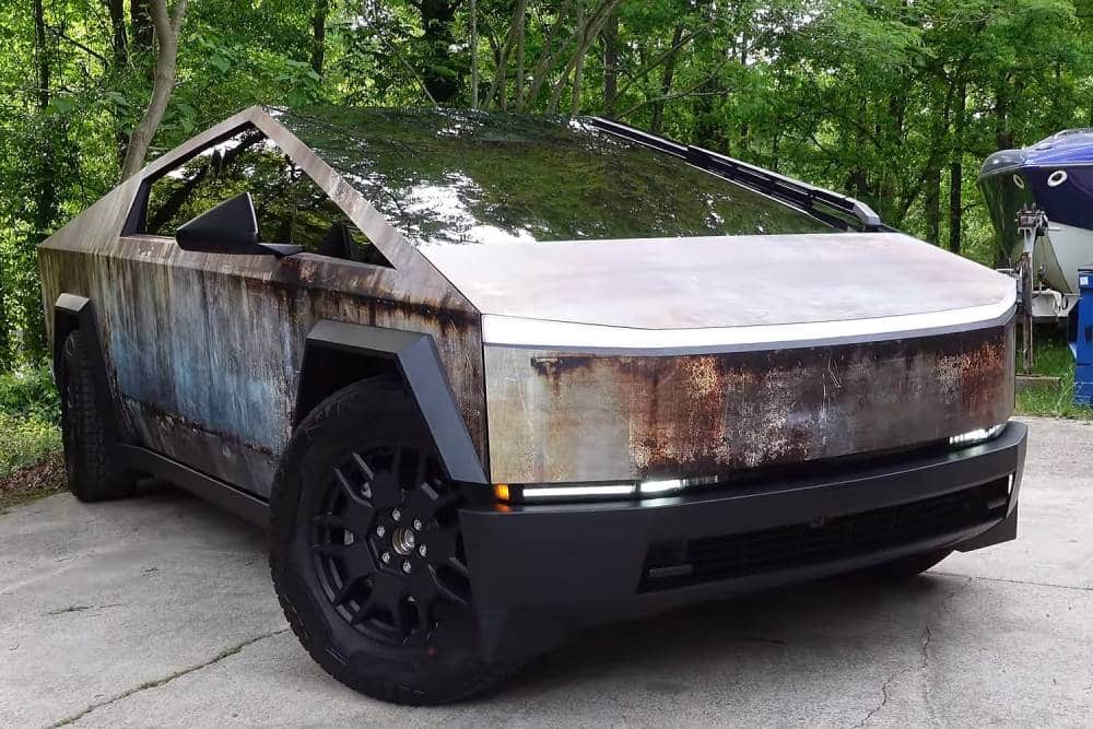 https://autogreeknews.gr/wp-content/uploads/2024/05/tesla-cybertruck-gets-rusty-wrap-looks-like-a-barn-1.jpg