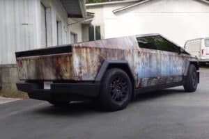 tesla-cybertruck-gets-rusty-wrap-looks-like-a-barn (2)