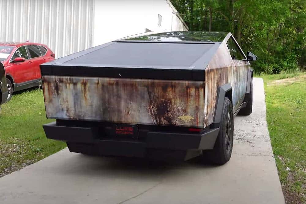 https://autogreeknews.gr/wp-content/uploads/2024/05/tesla-cybertruck-gets-rusty-wrap-looks-like-a-barn-3.jpg