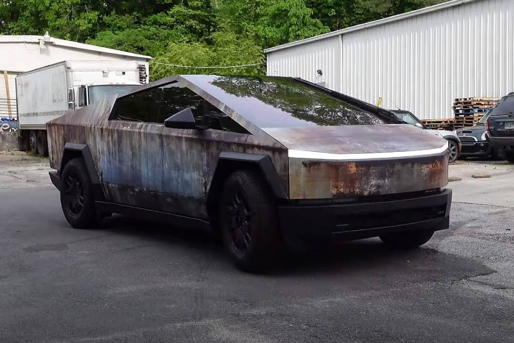 https://autogreeknews.gr/wp-content/uploads/2024/05/tesla-cybertruck-gets-rusty-wrap-looks-like-a-barn-4.jpg