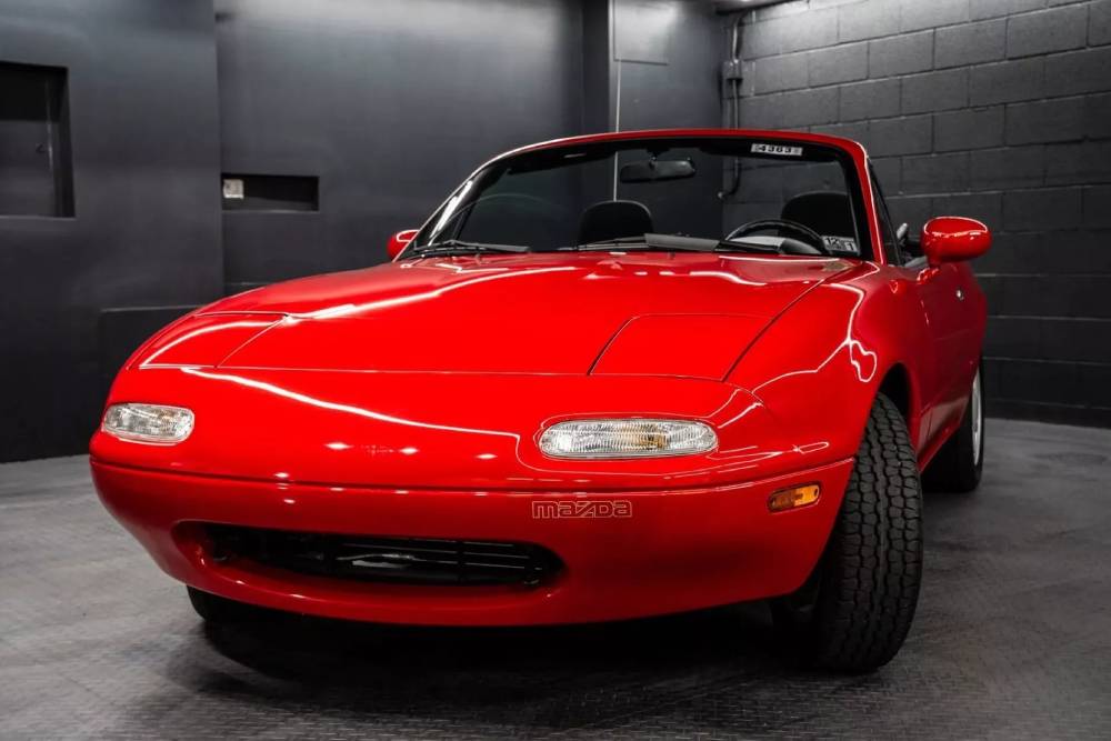 https://autogreeknews.gr/wp-content/uploads/2024/06/1990-Mazda-Miata-BAT-33.jpg