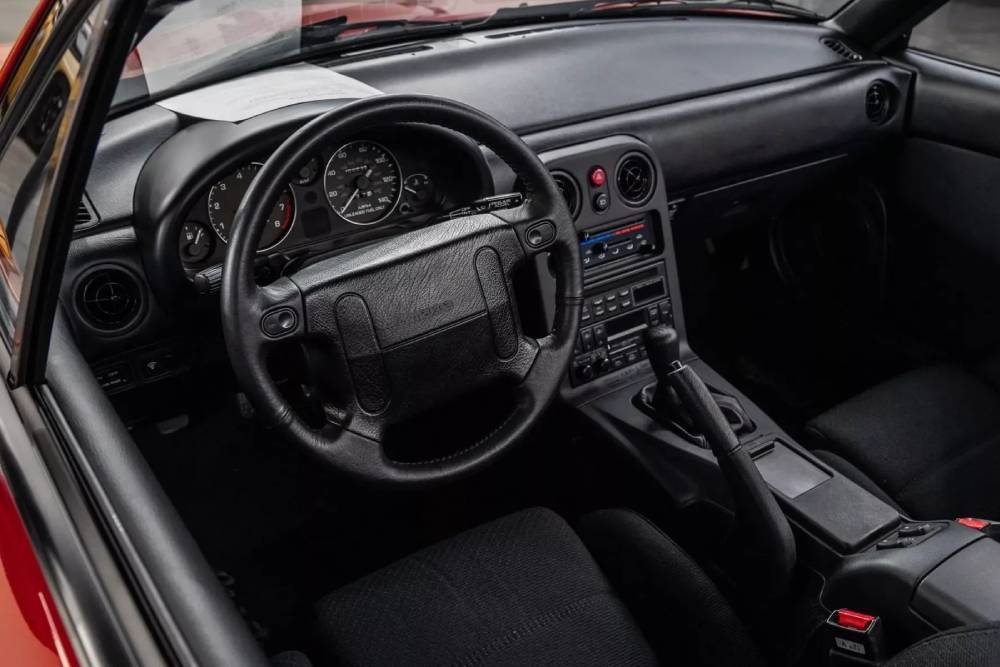 https://autogreeknews.gr/wp-content/uploads/2024/06/1990-Mazda-Miata-BAT-59.jpg