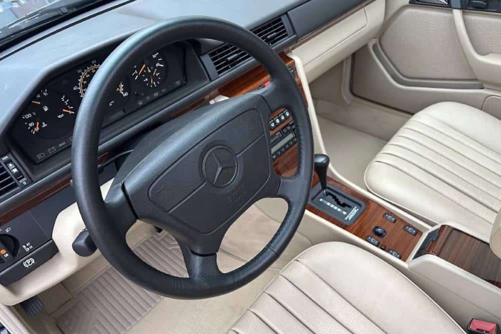 https://autogreeknews.gr/wp-content/uploads/2024/06/1995-Mercedes-Benz-E300-Diesel-003.jpg